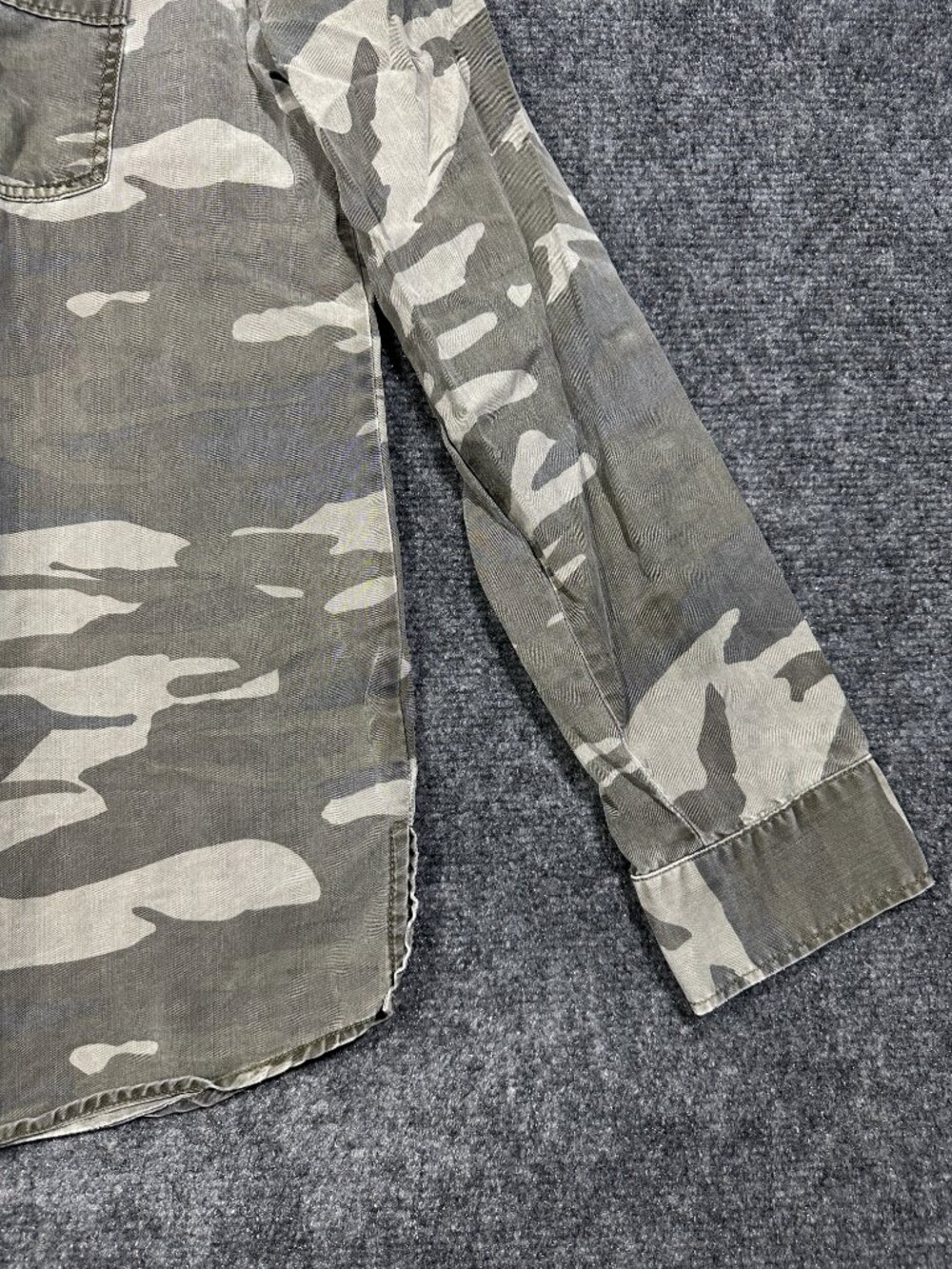 Express Boyfriend Shirt Womens Small Camouflage Long Sleeve Roll Tab Sleeve - Picture 3 of 10
